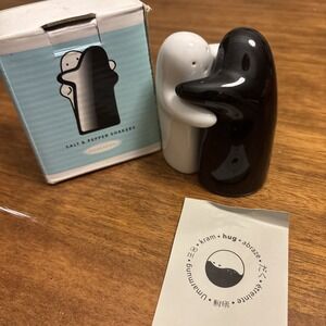 New In Box Hug Ying/Yang Salt & Pepper Shakers By Mint